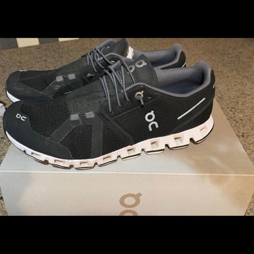 On Running Cloud tennis shoes. Like New